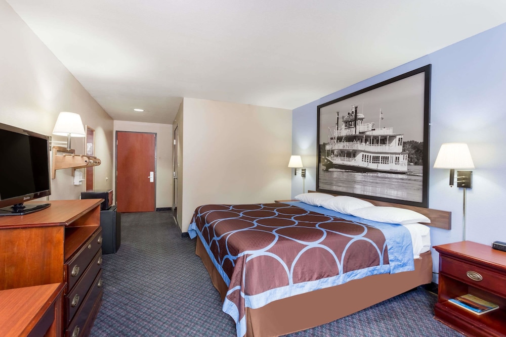 غرفة قياسية بسرير كينج لذوي الإعاقة، Super 8 By Wyndham Indianola 5/9