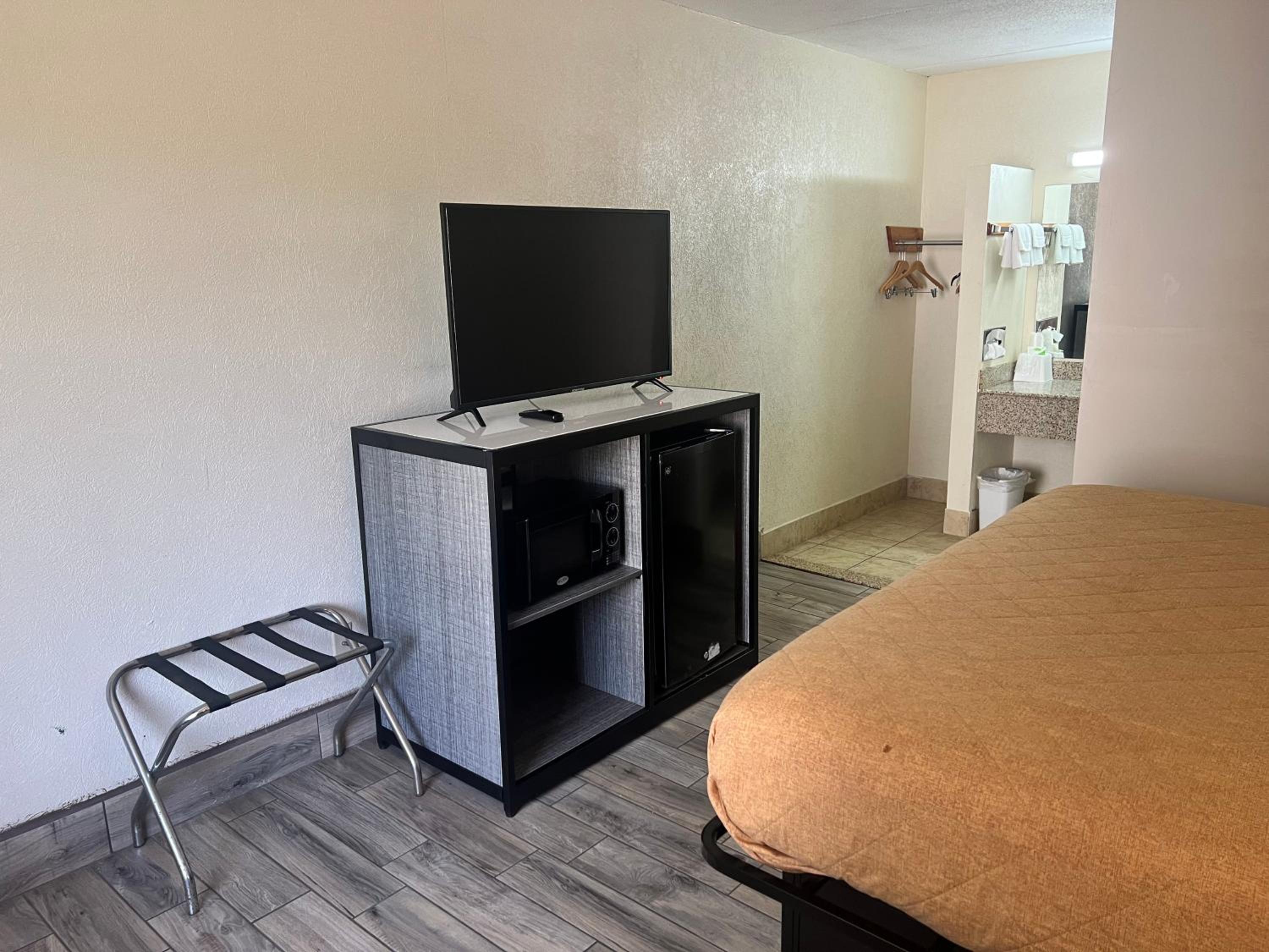 Americas Best Value Inn Tillmans Corner Mobile 25/36