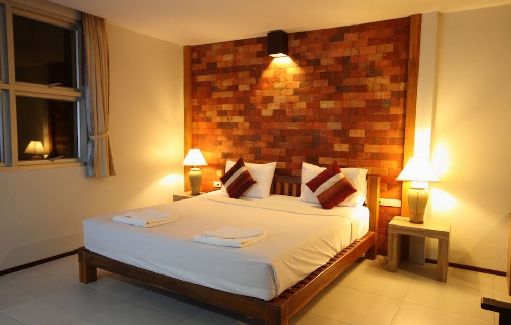 Baan Bandalay Hotel 10/59