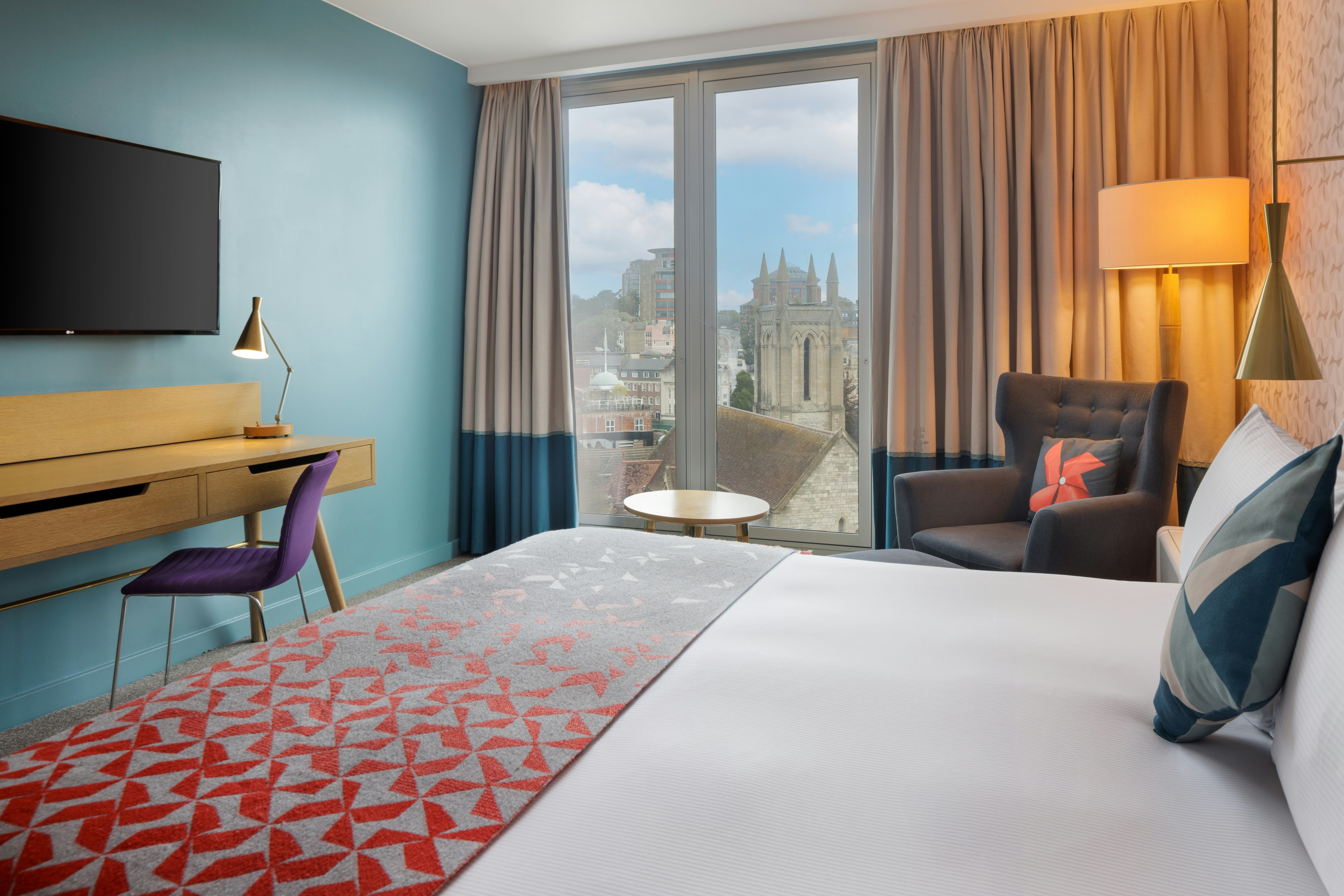 Connecting, Family, Hilton Bournemouth 9/10