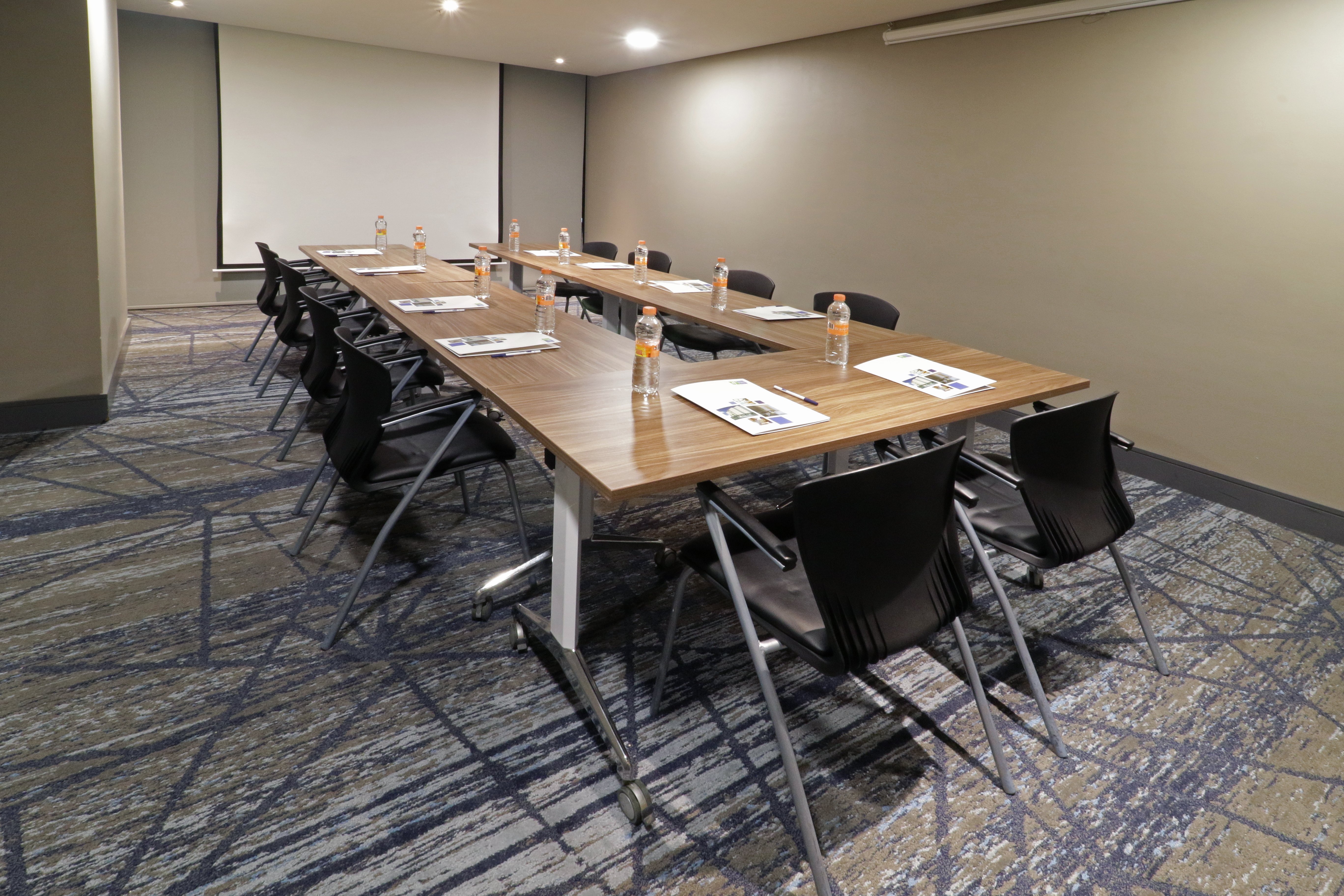 Holiday Inn Express Suites Monterrey Valle 69/74