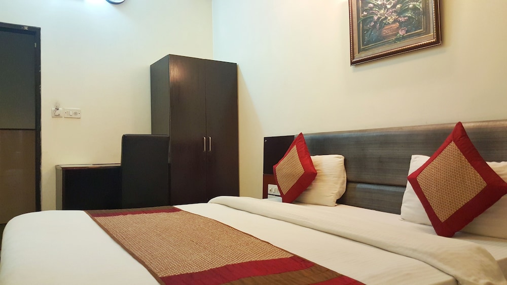 Hotel Delhi Aerocity 24/75