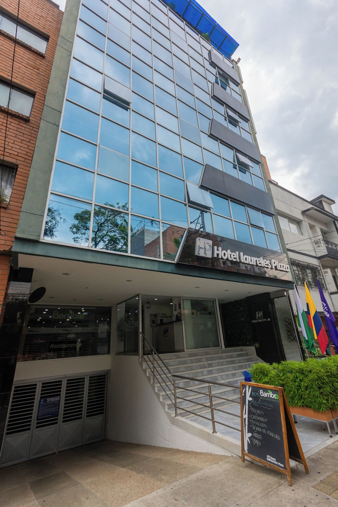 Hotel Laureles Plaza 7/63