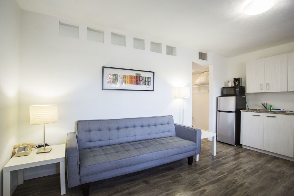 Regency Inn & Suites 44/54