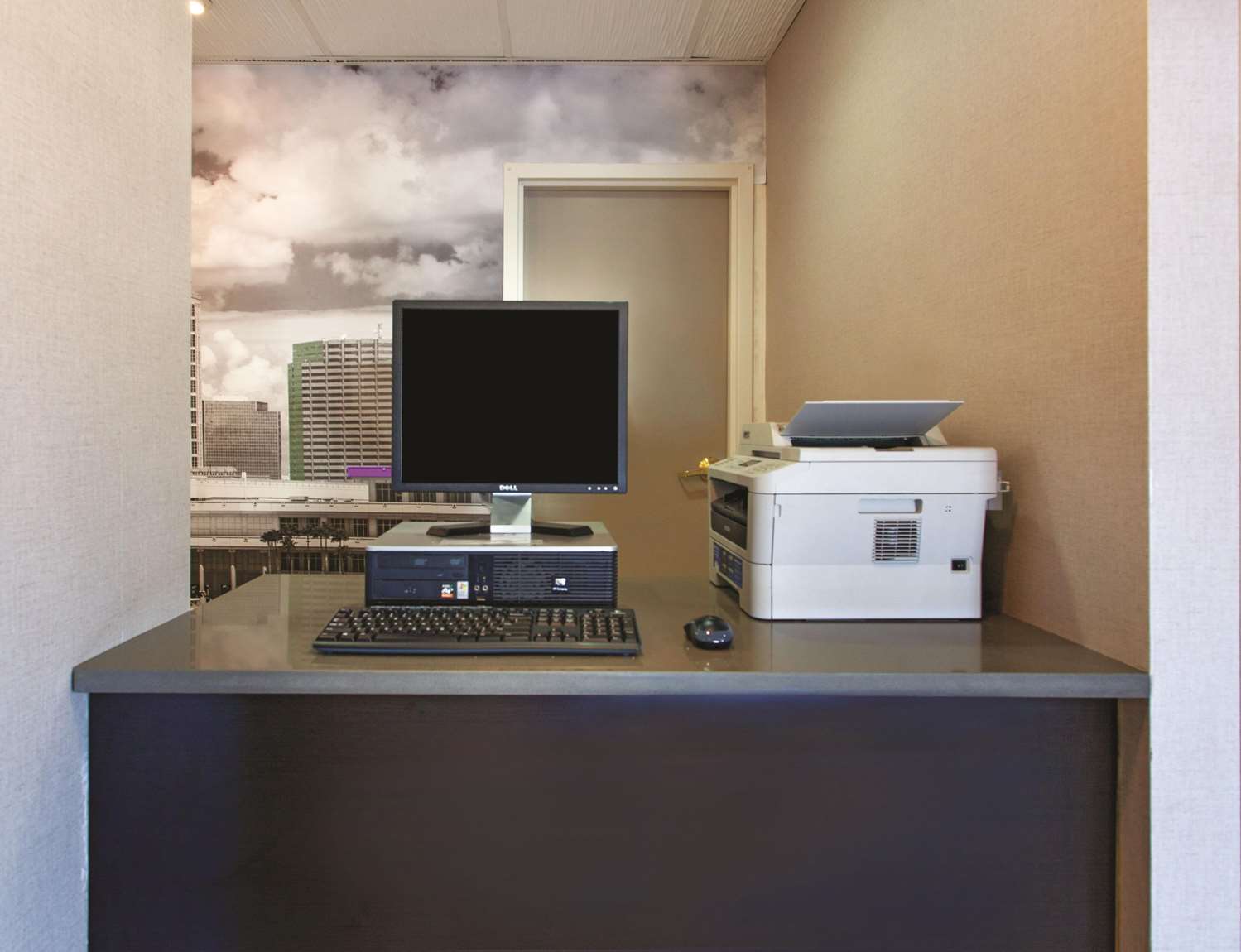 La Quinta Inn & Suites by Wyndham - Tampa South 19/27