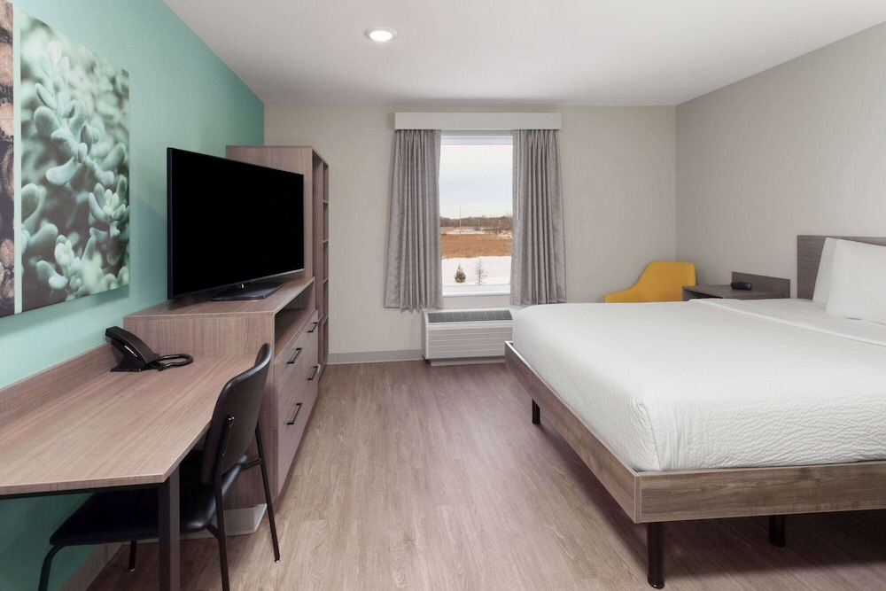 ECHO Suites Extended Stay by Wyndham Madison 18/53