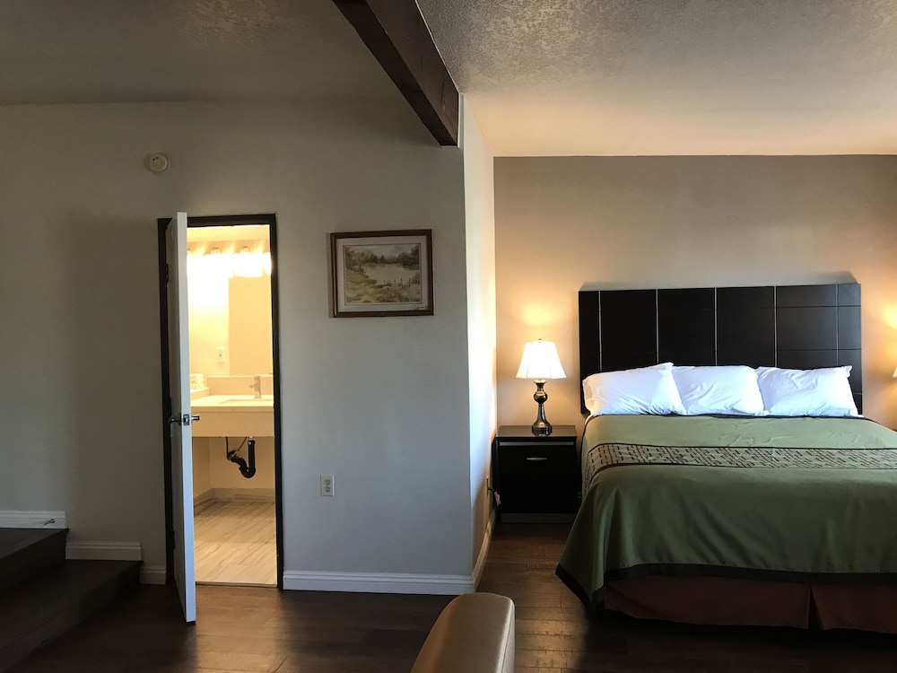 Manhattan Inn & Suites 6/24