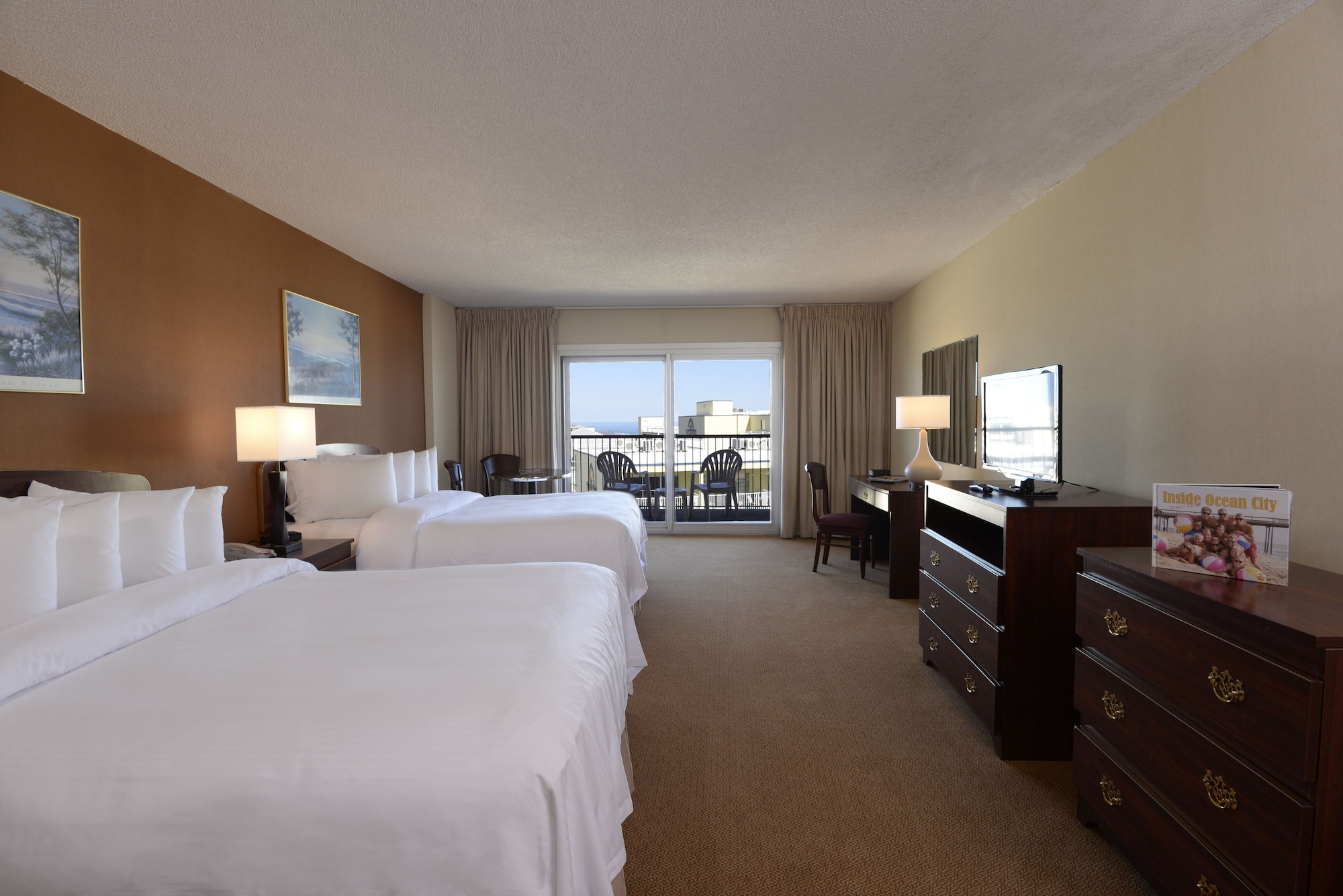 ROOM, CITY VIEW