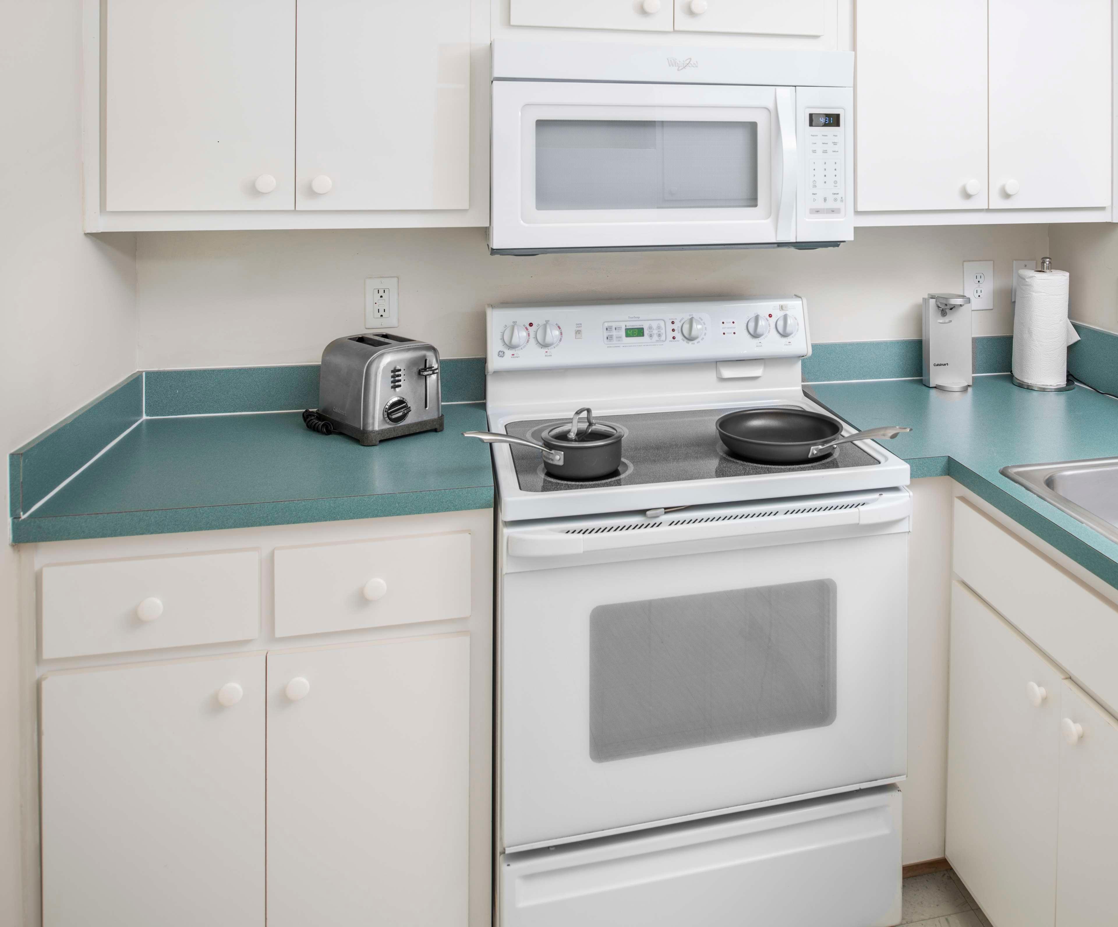 2 BEDROOMS, SUITE, KING AND TWIN BEDS