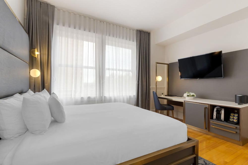 EXECUTIVE, KING BED
