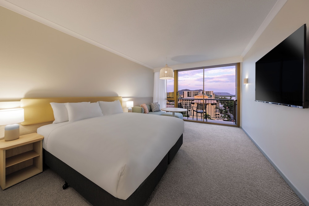 PREMIUM, TWIN BEDS, BALCONY