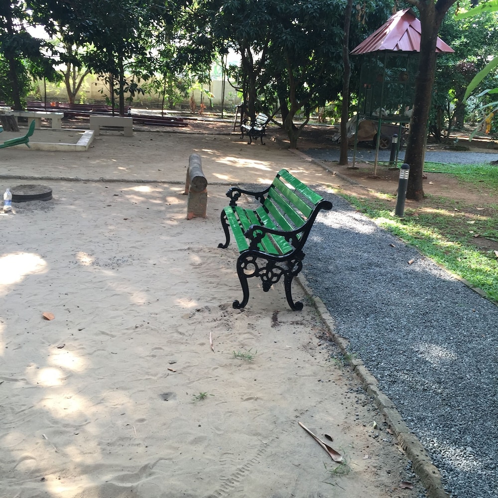 PALM GROVE SERVICE VILLA 29/48
