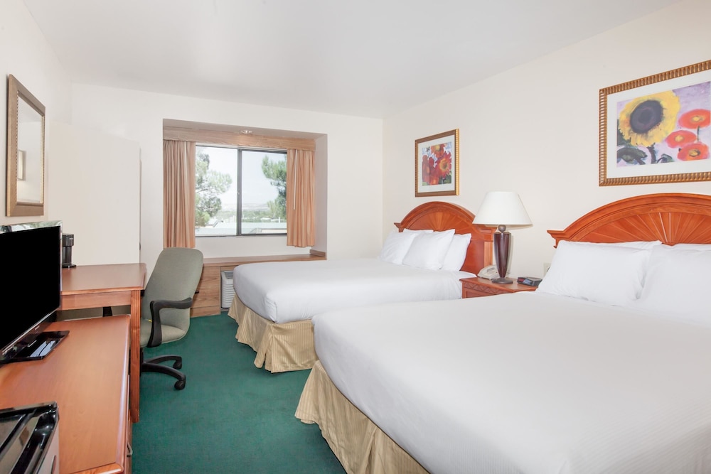 Days Inn By Wyndham Camp Verde Arizona 16/28