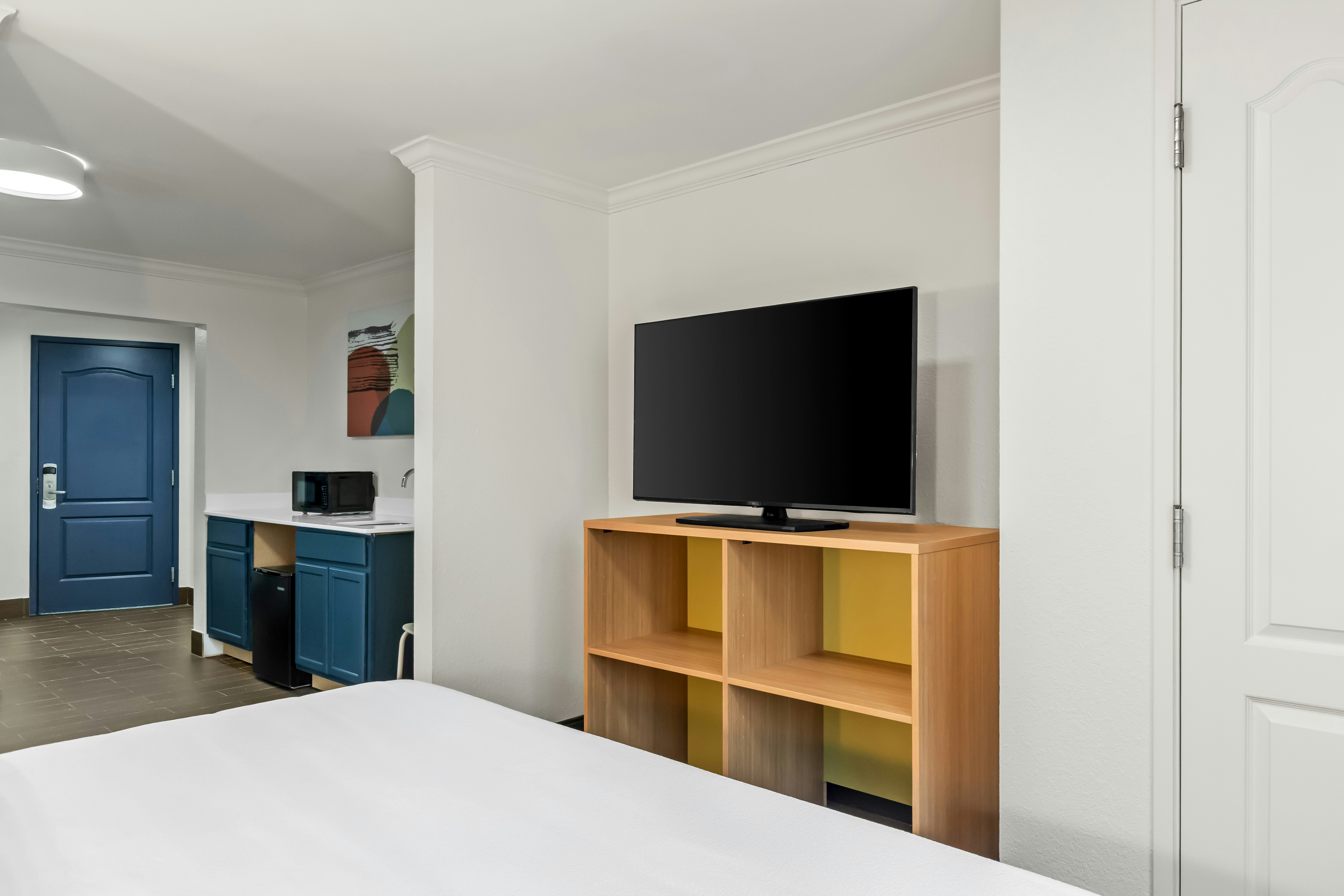 STUDIO, KING BED