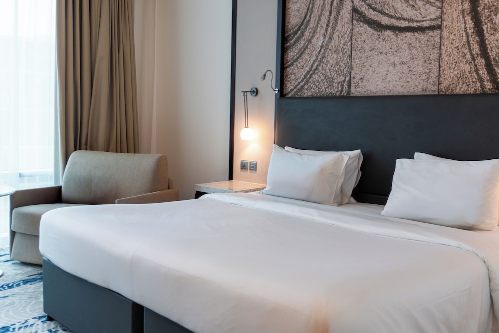 EXECUTIVE, KING BED