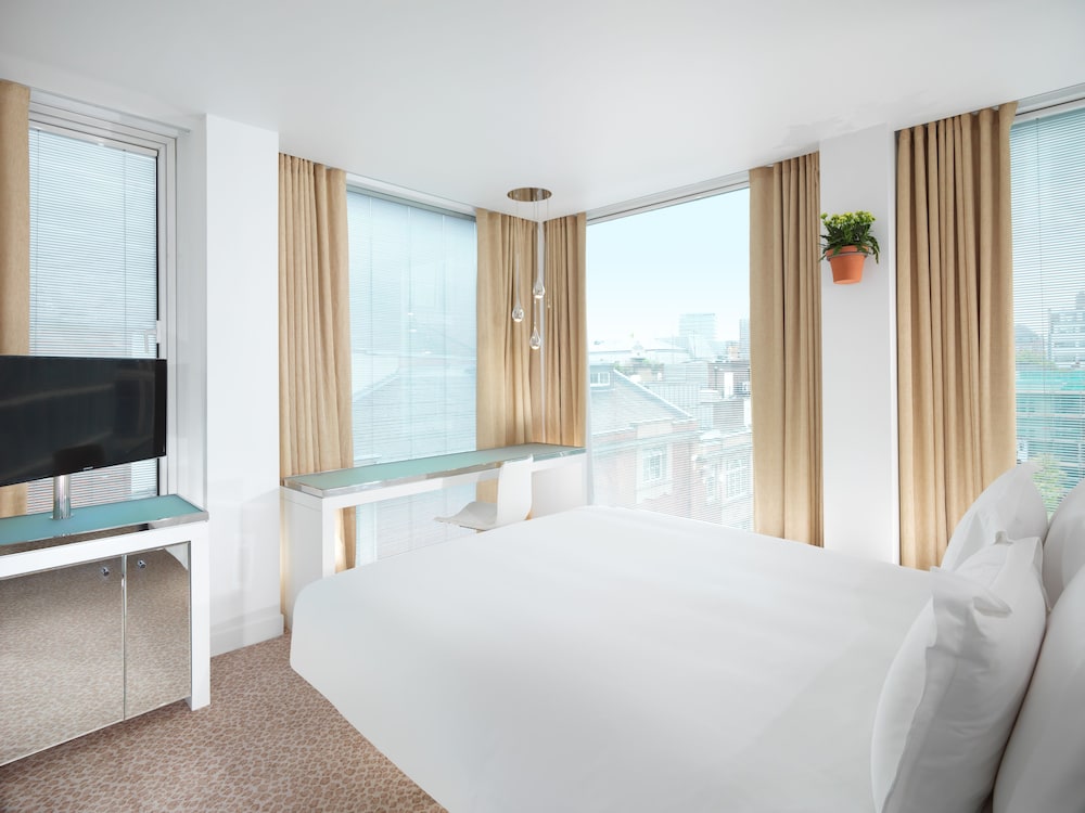 St Martins Lane Hotel 15/75