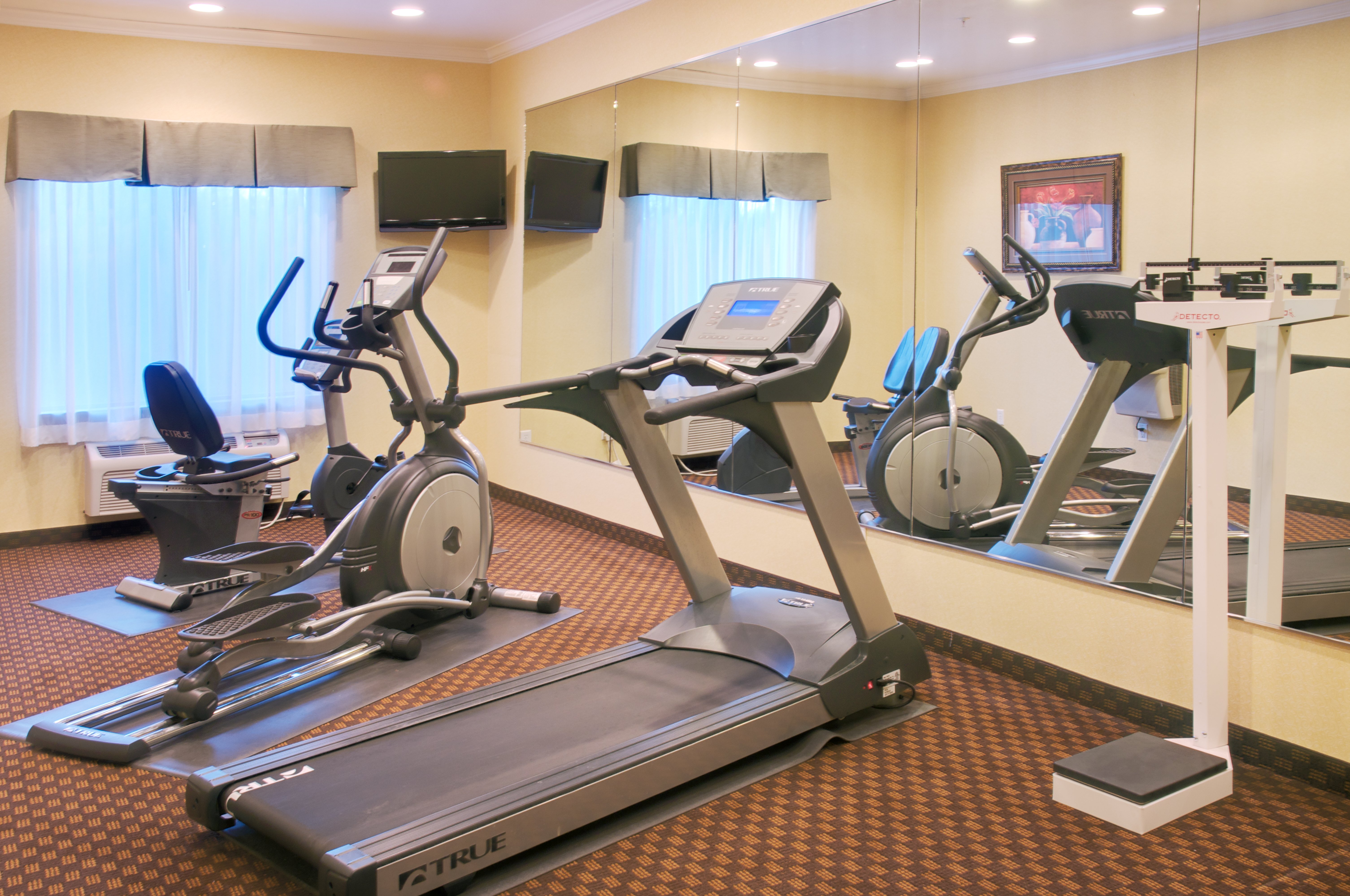 Holiday Inn Express Hotel & Suites Winnie 37/63