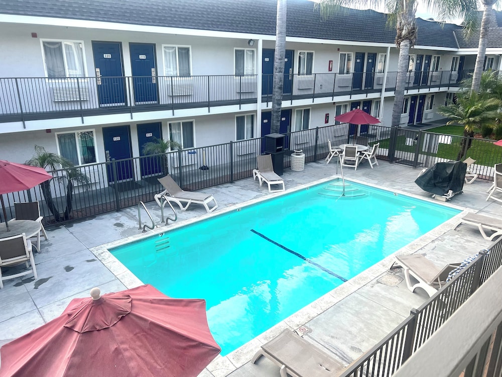 Motel6 Westminster, CA - North 33/60