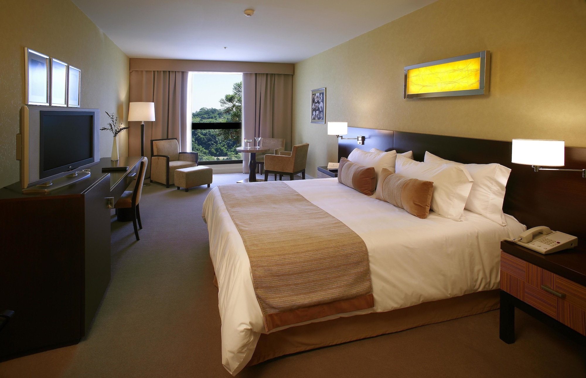 JUNIOR SUITE, KING BED, RIVER VIEW