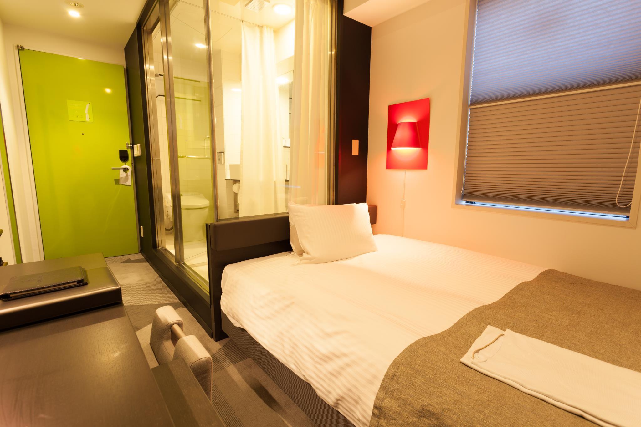 ROOM, SINGLE, SMOKING