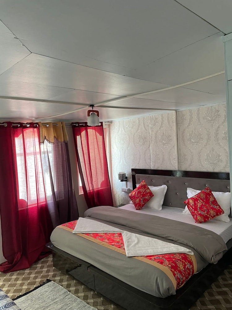 Pangong Delight Camp 4/36