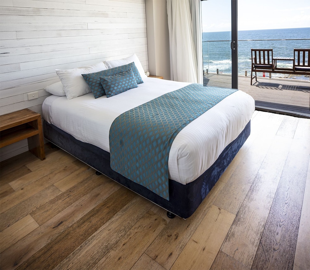 Inner, Queen Bed, Hot Tub