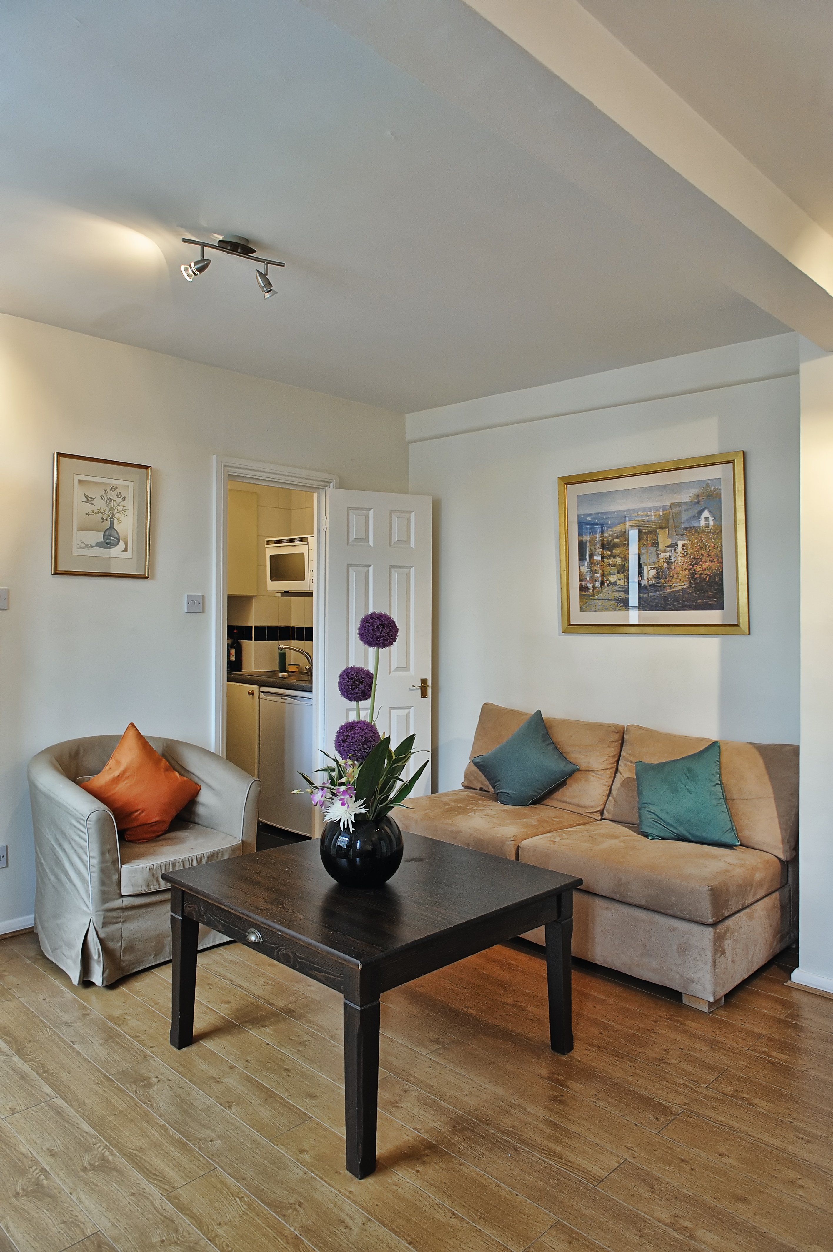 Chelsea Cloisters Serviced Apartments 105/121