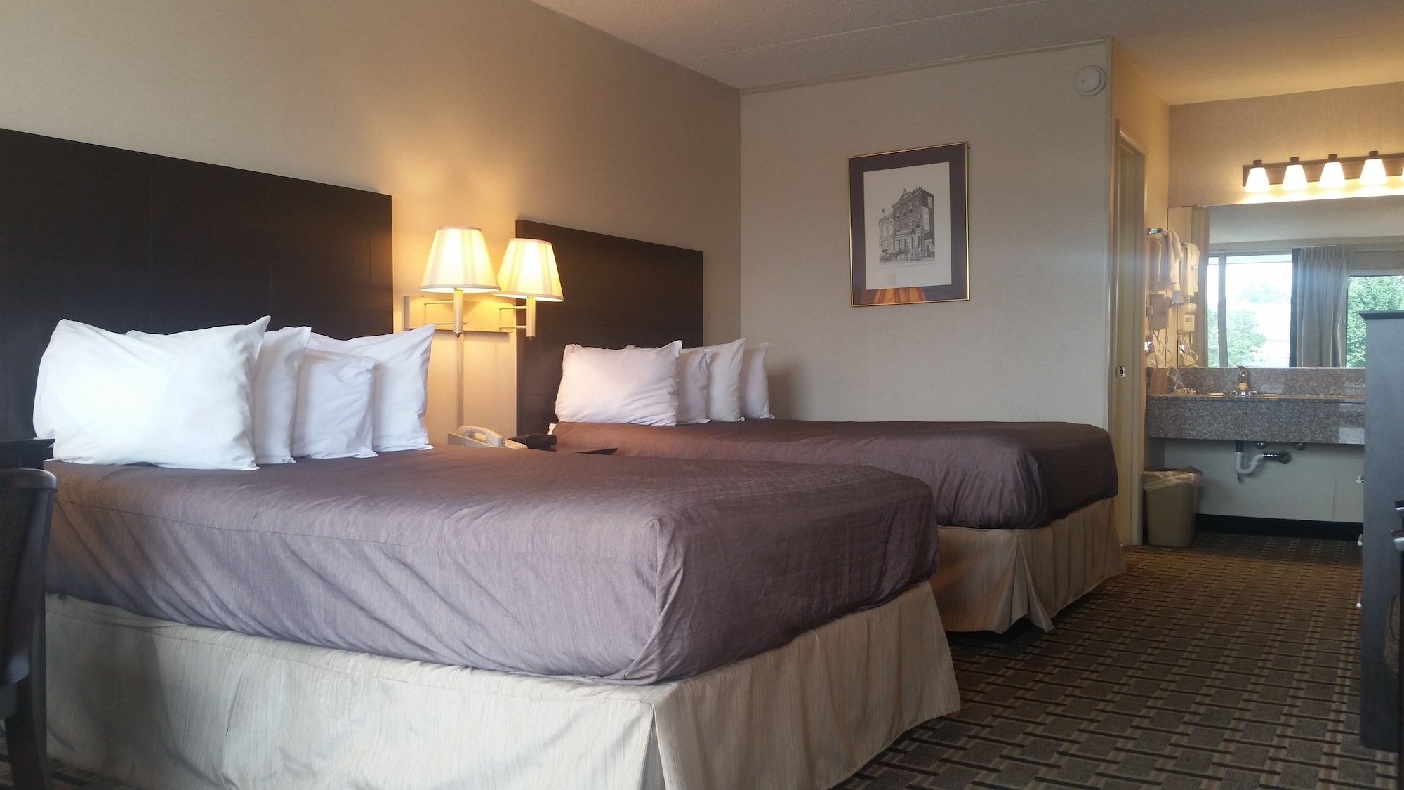 DELUXE, 2 DOUBLE BEDS