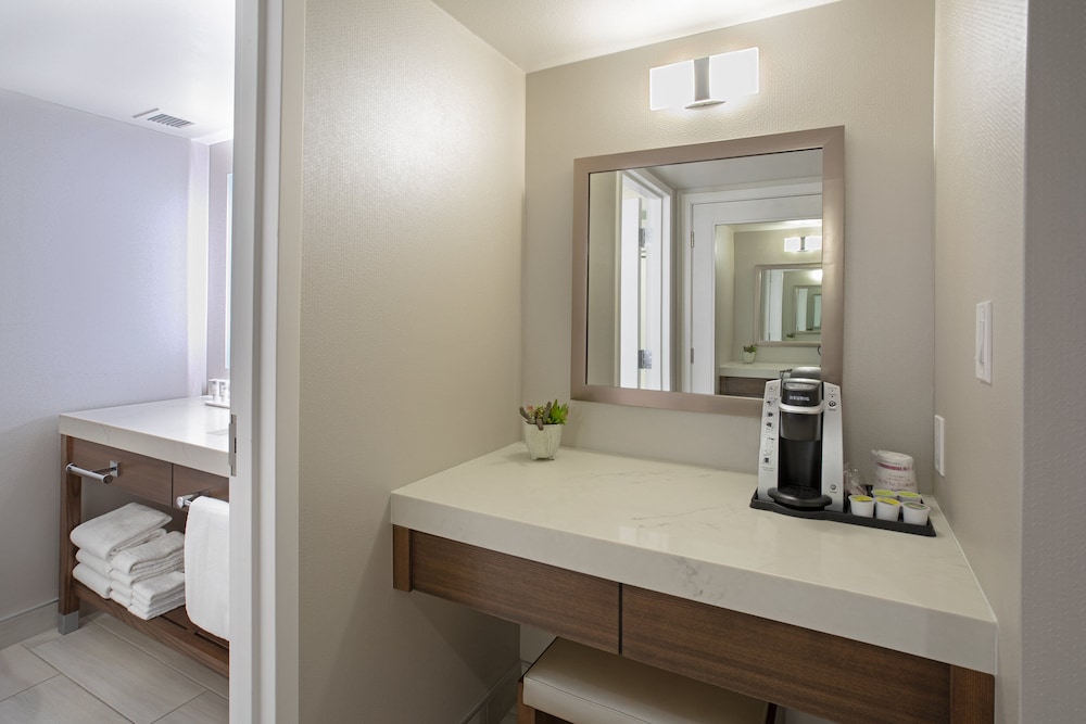 Crowne Plaza Phoenix Chandler Golf Resort 22/61