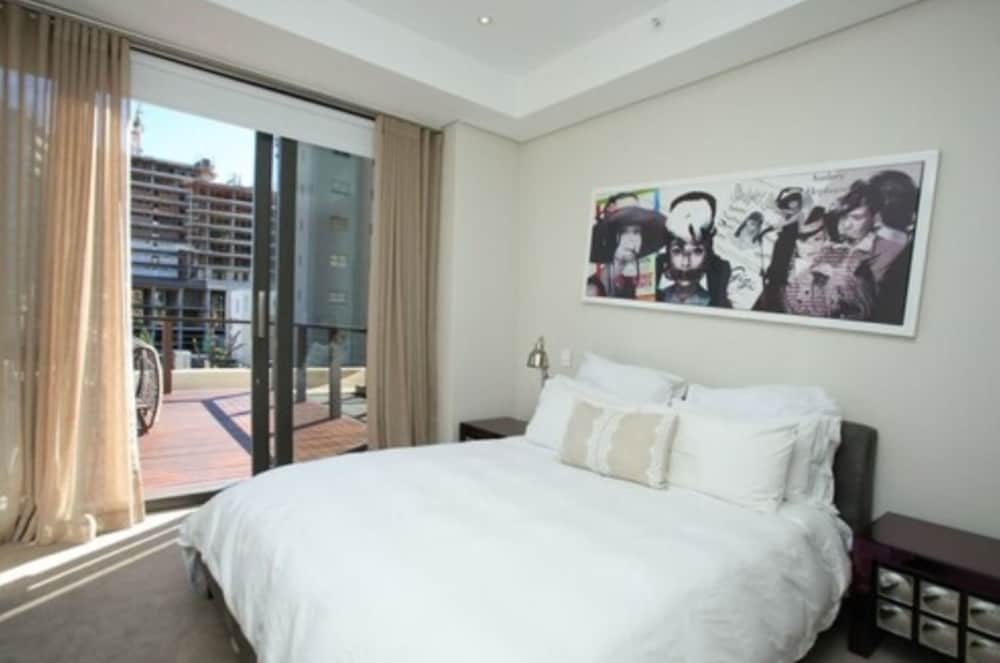Sandton Skye Unit 702 17/50