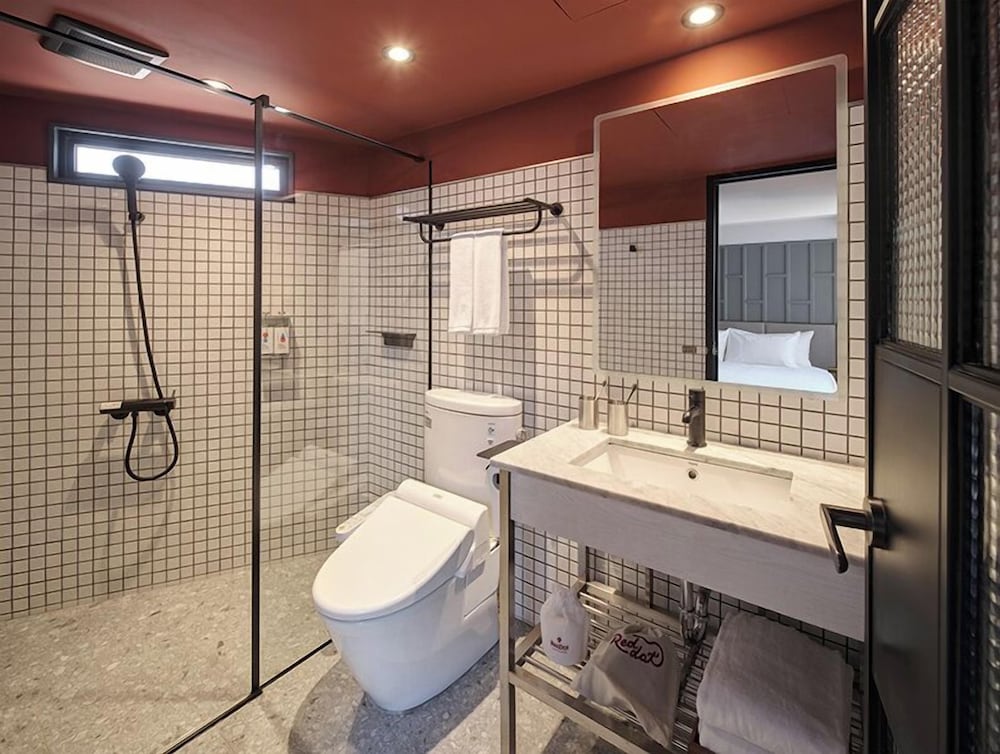 RedDot Hotel 46/50