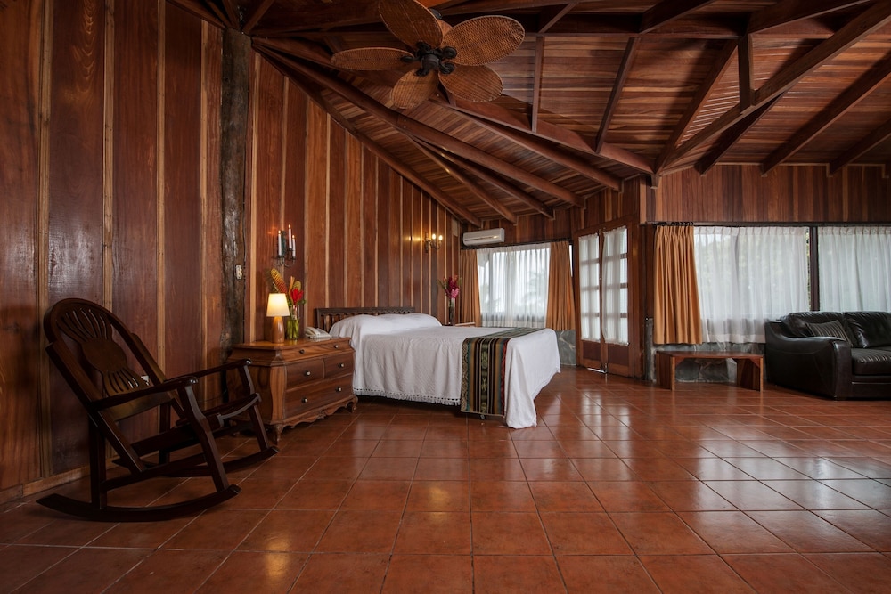 Arenal Lodge 41/73