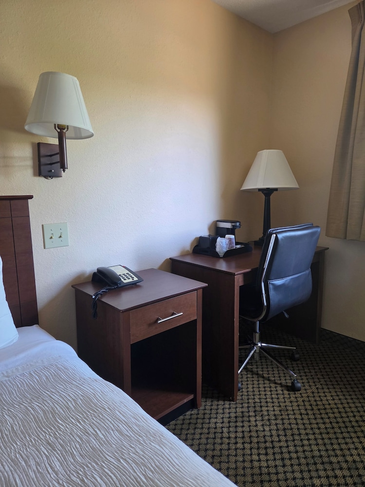 Luxury Inn And Suites 29/75