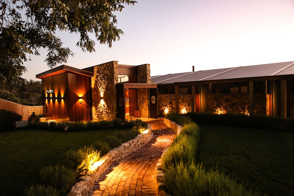 Sequoia Lodge - Exclusive Adults Only Luxury in ADELAIDE