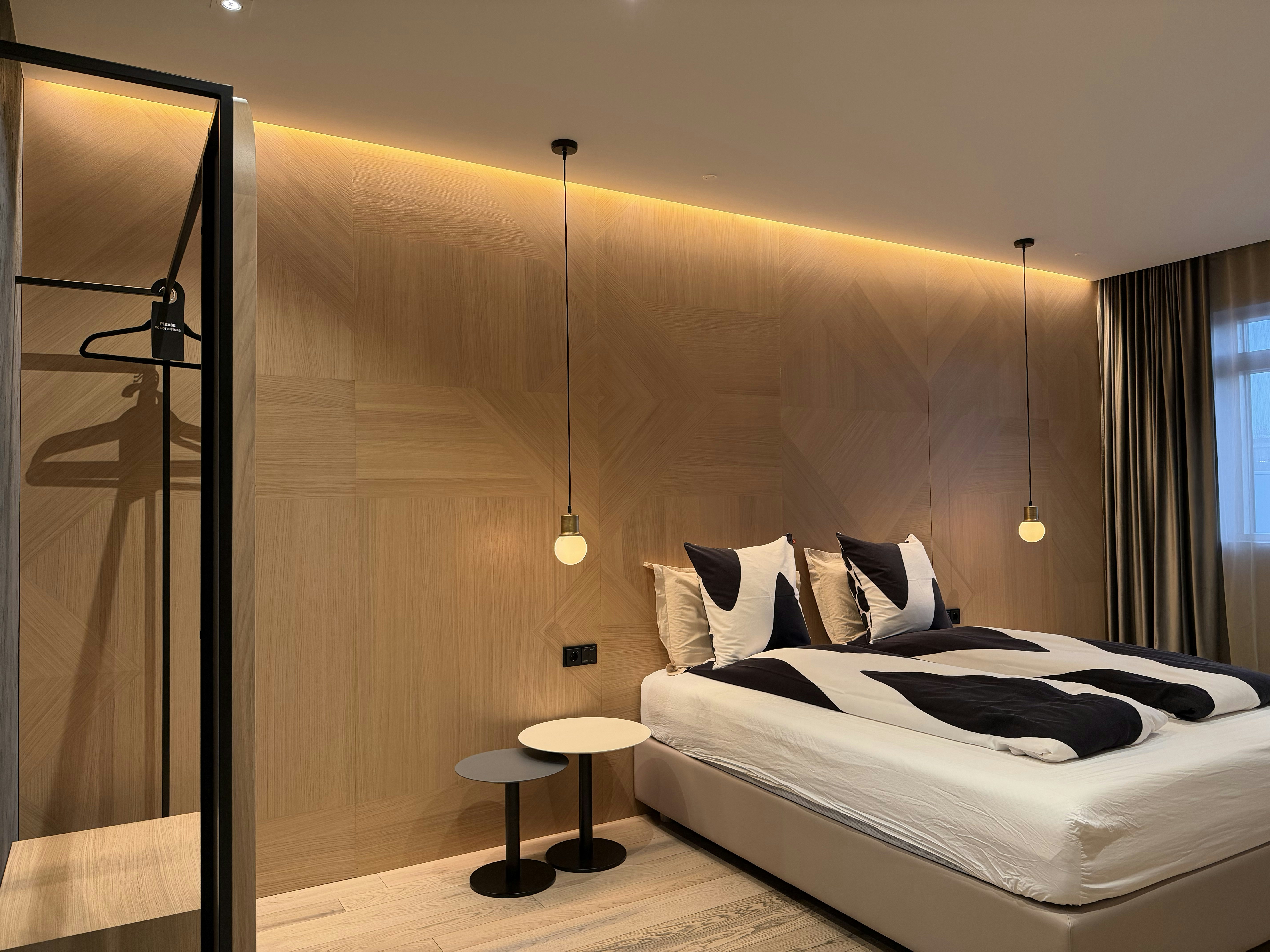 Hotel Lotus 8/50