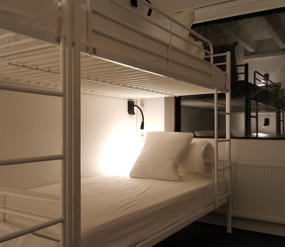 Lækur Hostel 7/28