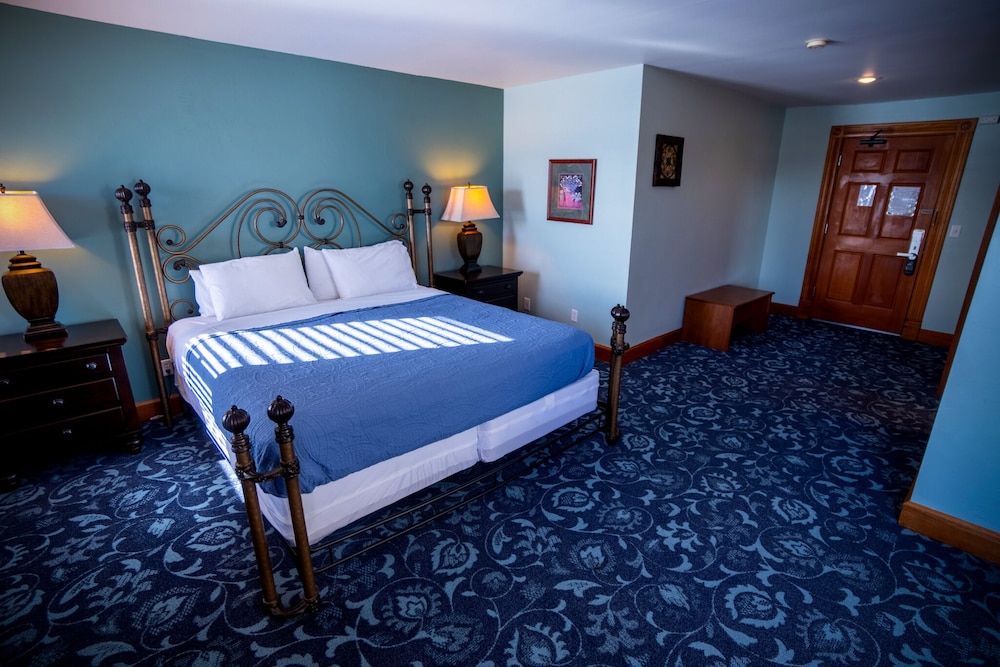SUITE, KING BED