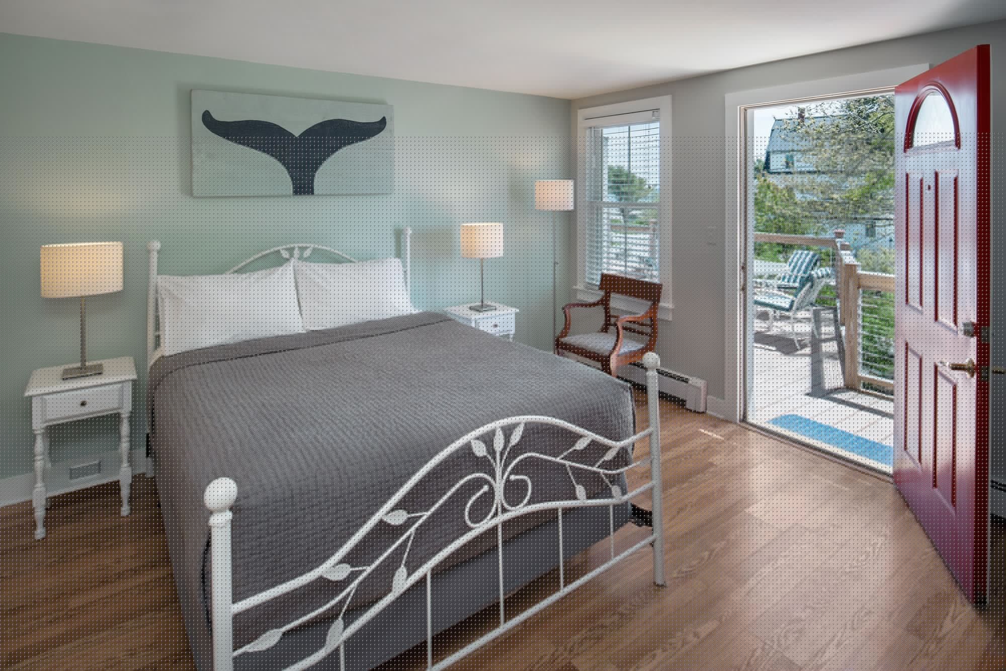 Island, Queen Bed, Private Bathroom