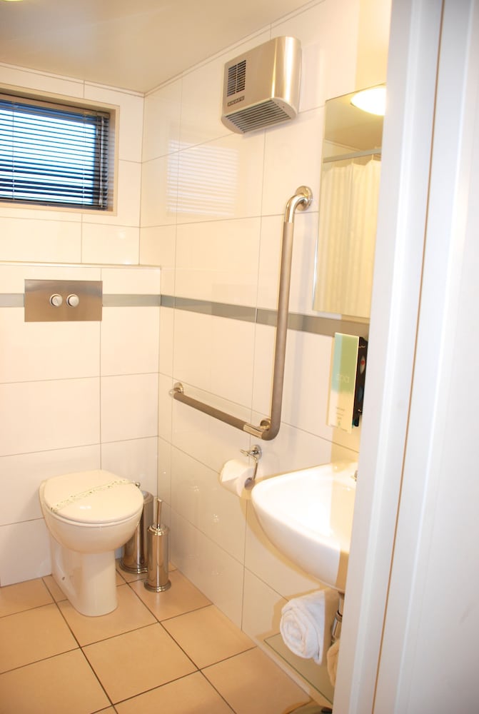 166 Majestic Court Motel 15/48