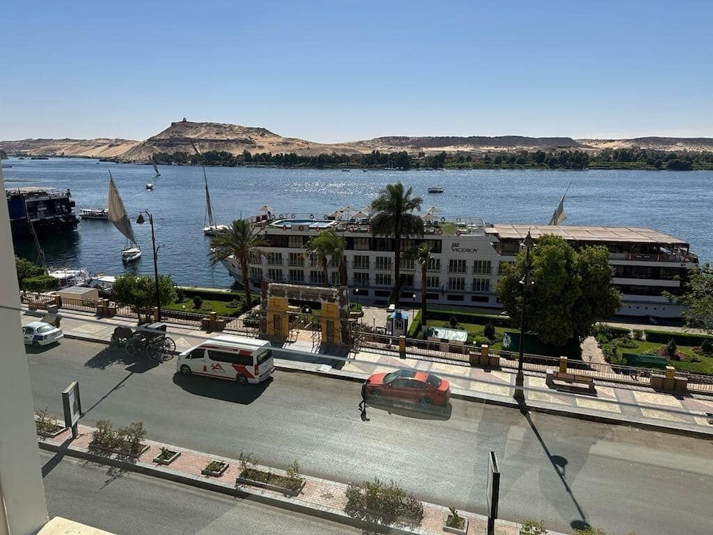 Obelisk Nile Towers 53/57