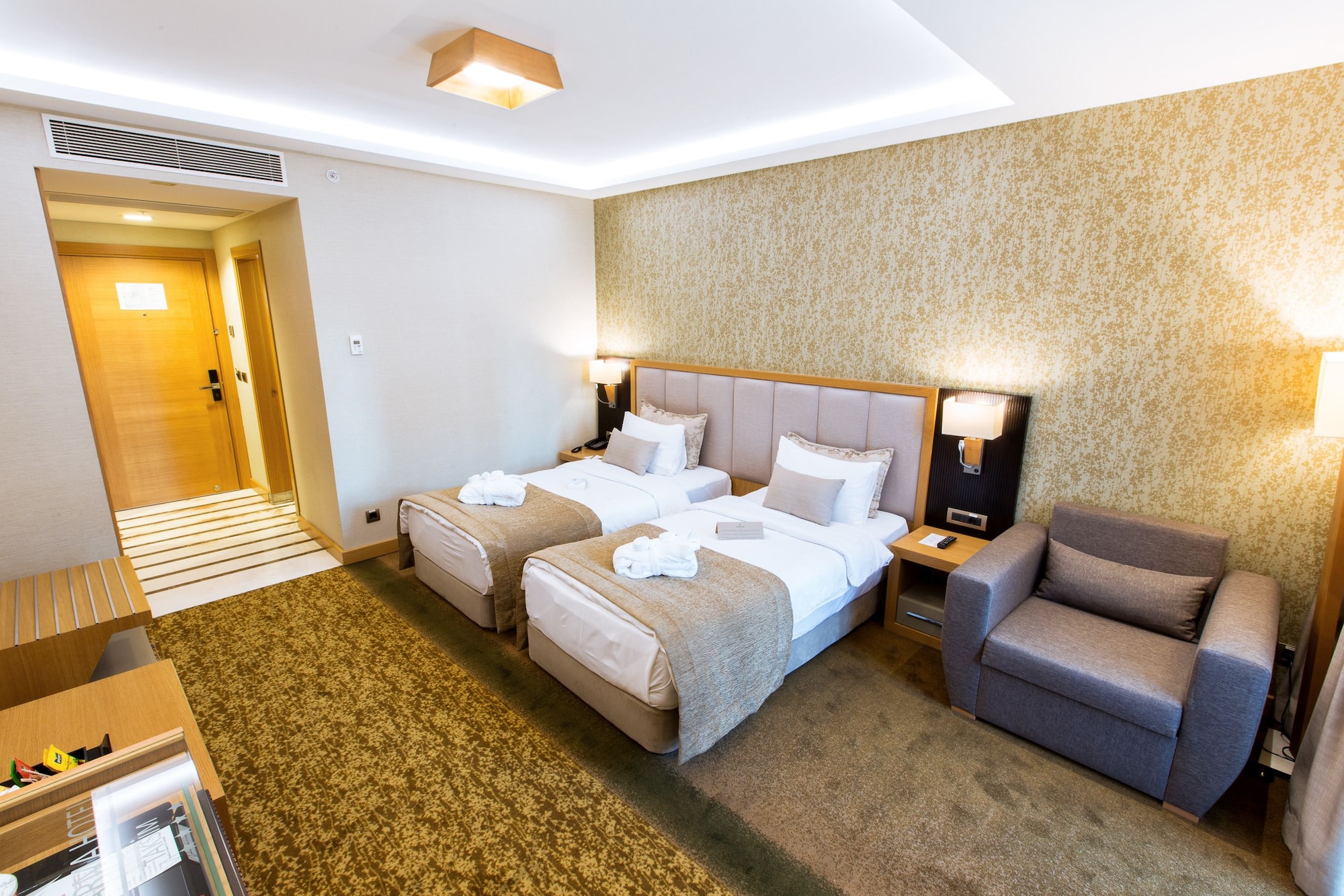 SUPERIOR, DOUBLE OR TWIN BED