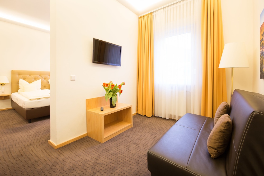 HOTEL HEIDELBERGER HOF 41/65