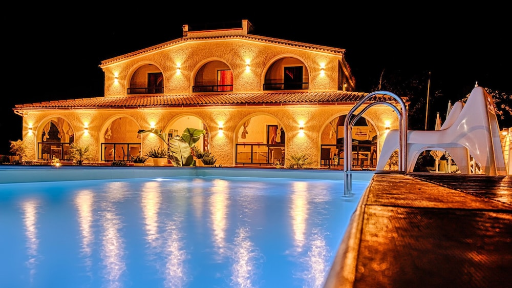 Sunset Bed And Breakfast Villa photo5