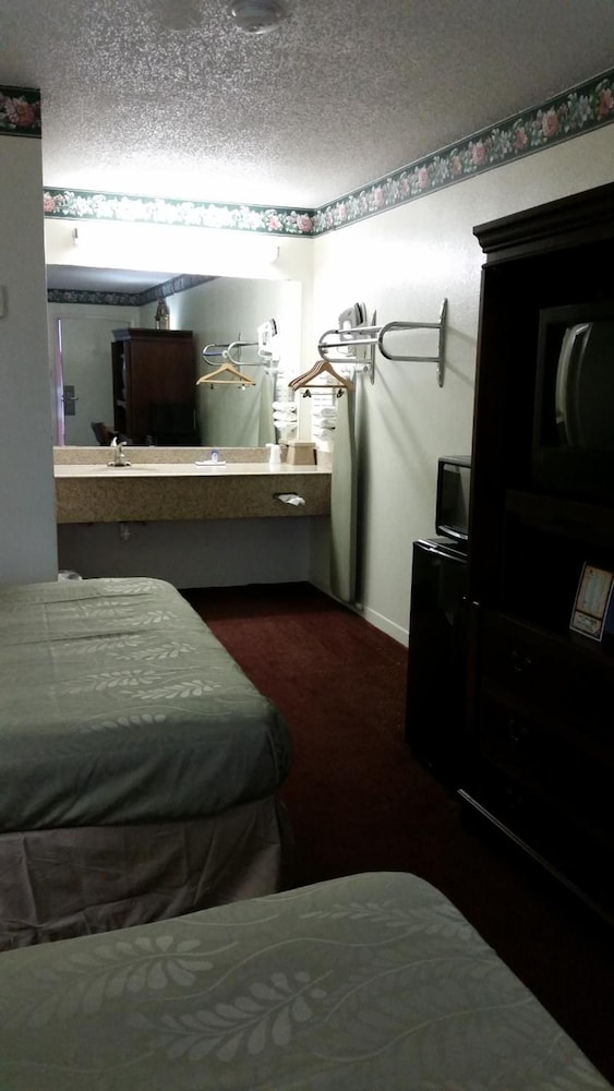 Americas Best Value Inn San Marcos 38/50