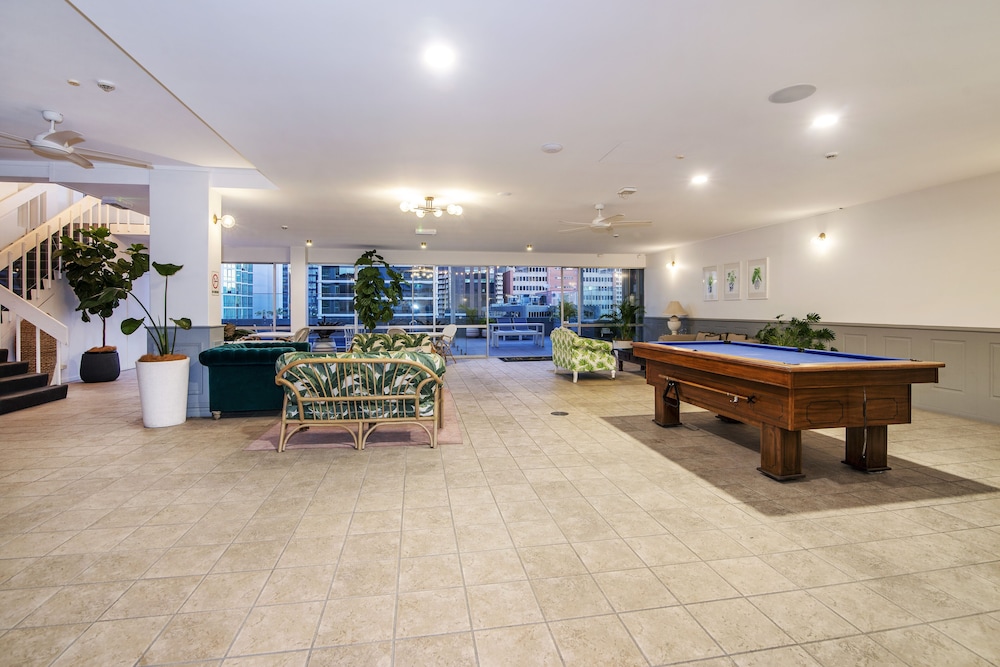 Ridge Apartment Hotel 10/74
