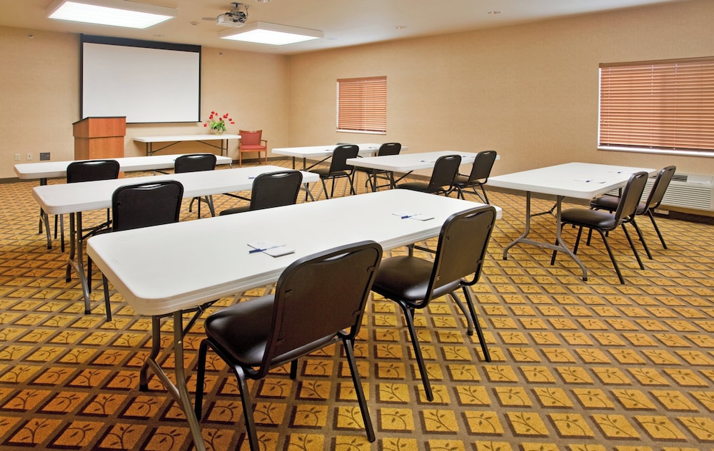 Candlewood Suites Springfield 48/57