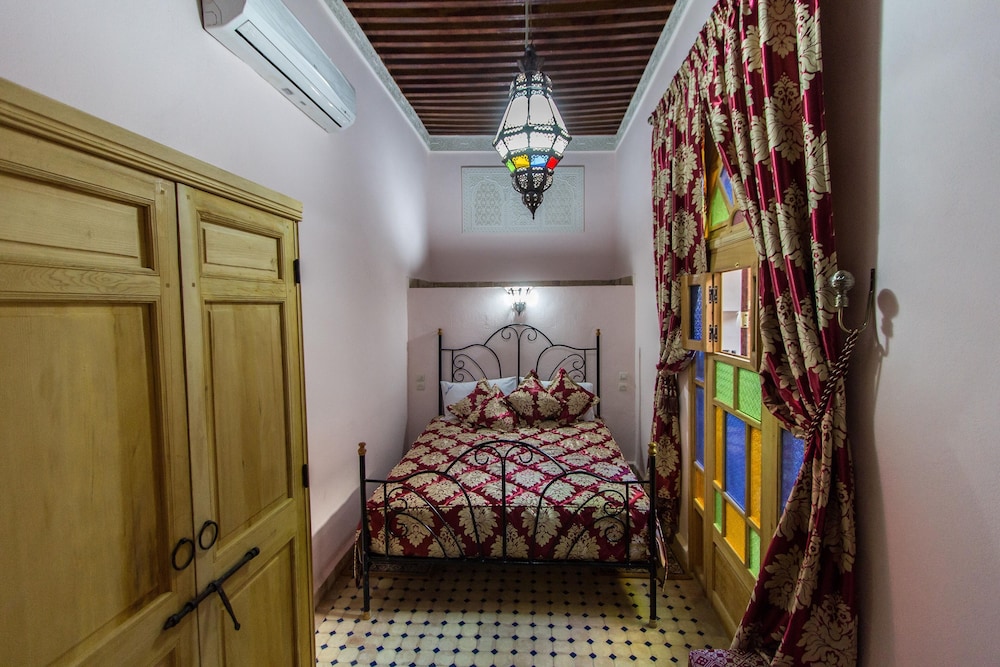 RIAD TARYANA 23/53