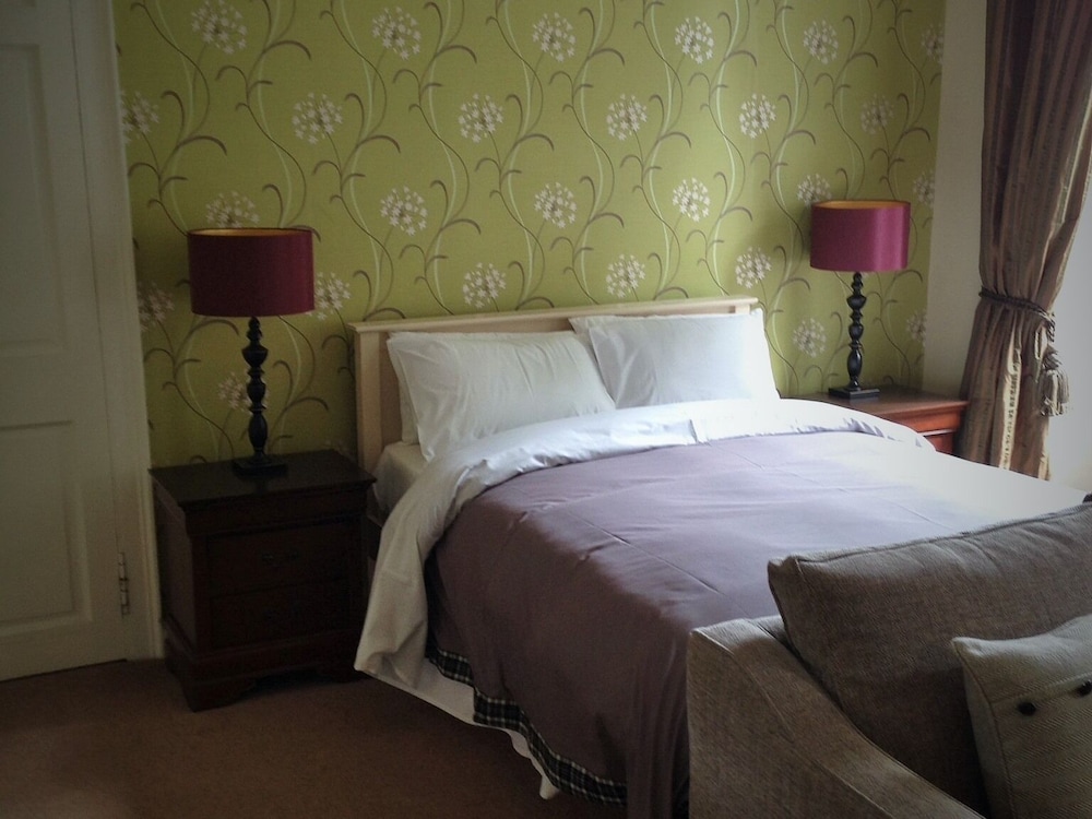 Ashtree House Hotel 8/27