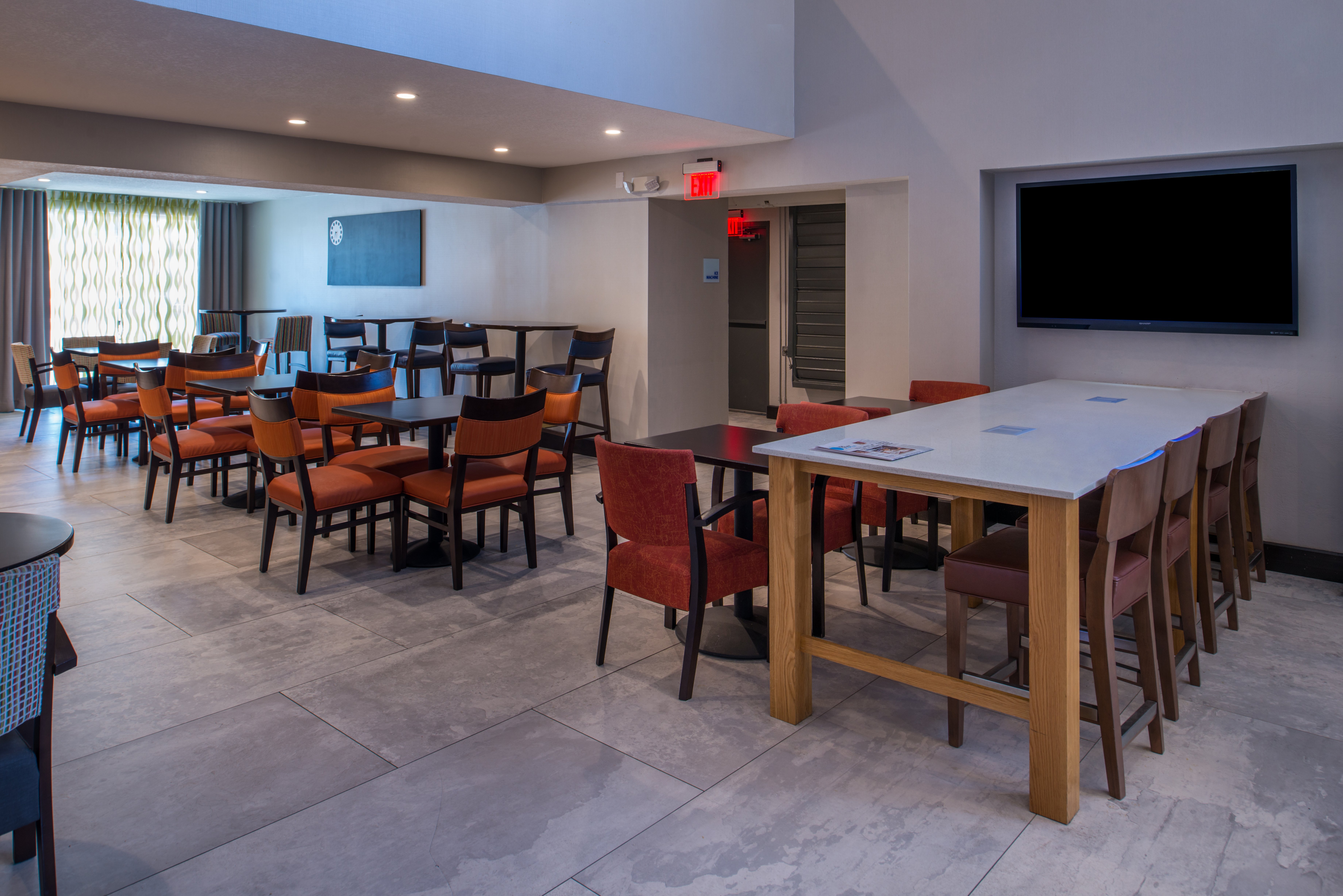 Holiday Inn Express & Suites San Antonio Medical-Six Flags 65/74