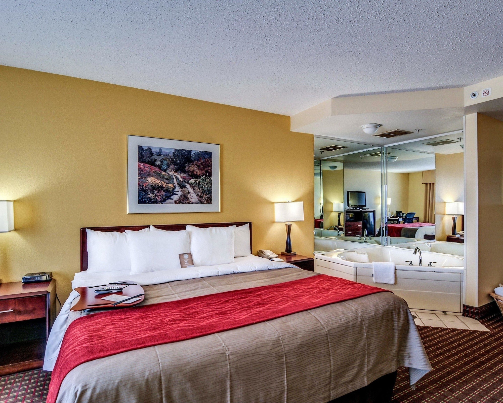 غرفة قياسية بسرير كينج، Comfort Inn and Suites Hillsville I-77 4/5